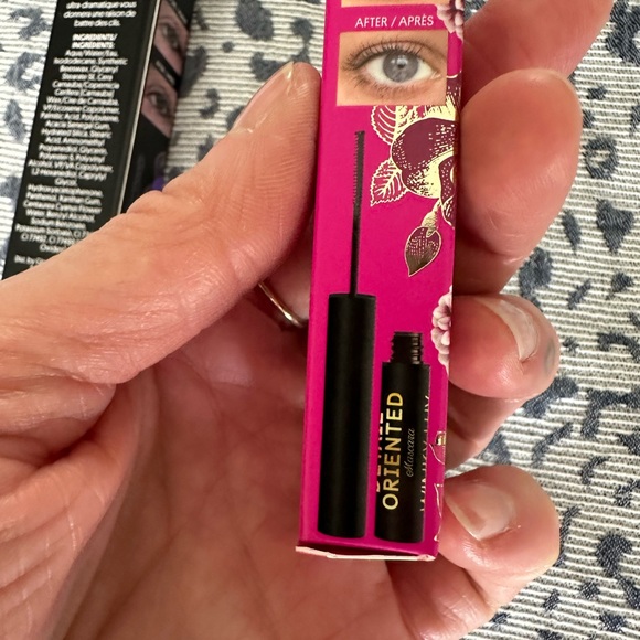 Two NEW Winky Lux mascaras - ExtravaLash and Detail Oriented - Picture 2 of 3